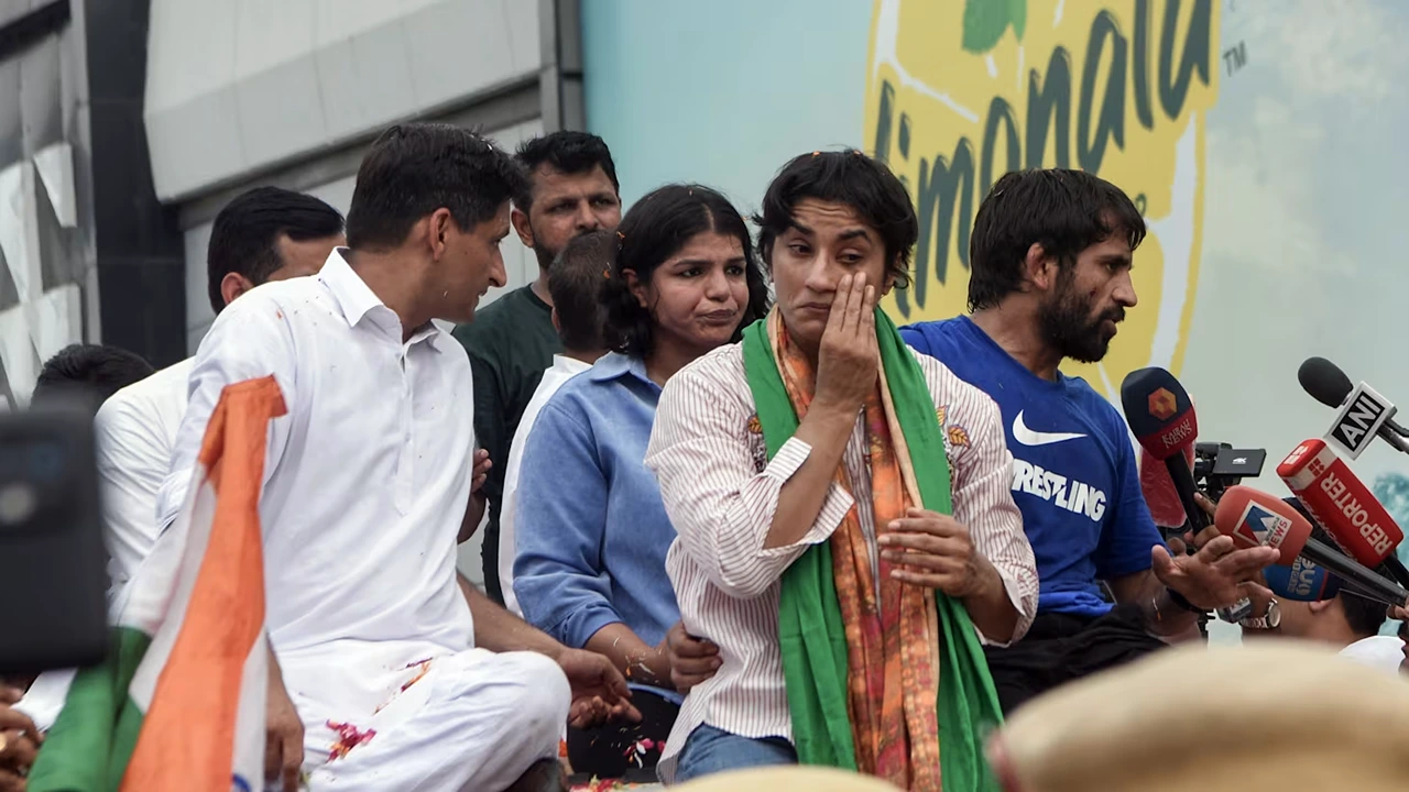 The Homecoming of a Champion: Vinesh Phogat's Emotional Return to India