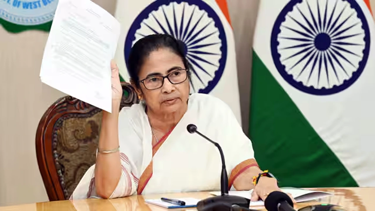 Major Shake-Up in Kolkata: Mamata Banerjee Caves to Doctors’ Demands, Axing Top Officials